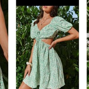 Green floral pattern dress with rib cutouts NEVER WORN